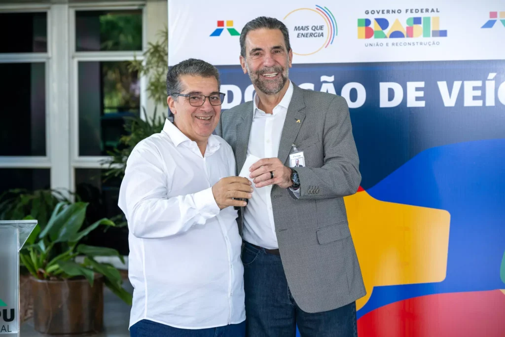 Diretor-geral Enio Verri, presidente do Instituto de Saúde Pró-Vida, Mario Makoto Takayanagui e diretor administrativo Iggor Rocha.