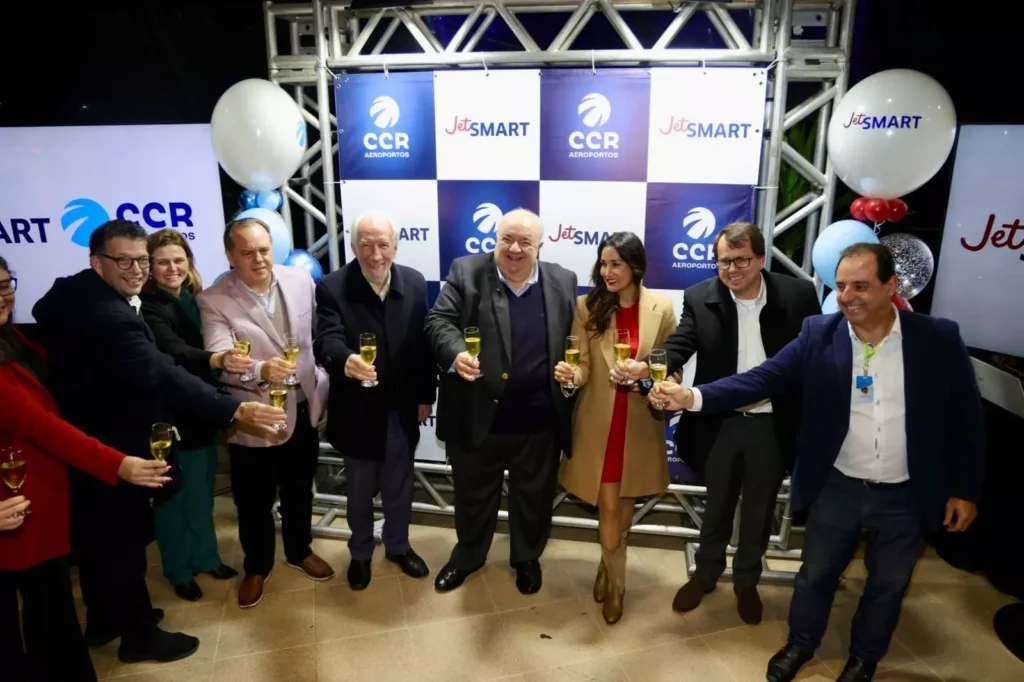 JetSMART e CCR Aeroportos celebram nova rota Curitiba-Buenos Aires com evento no Jardim Botânico Divulgação/CCR Aeroportos