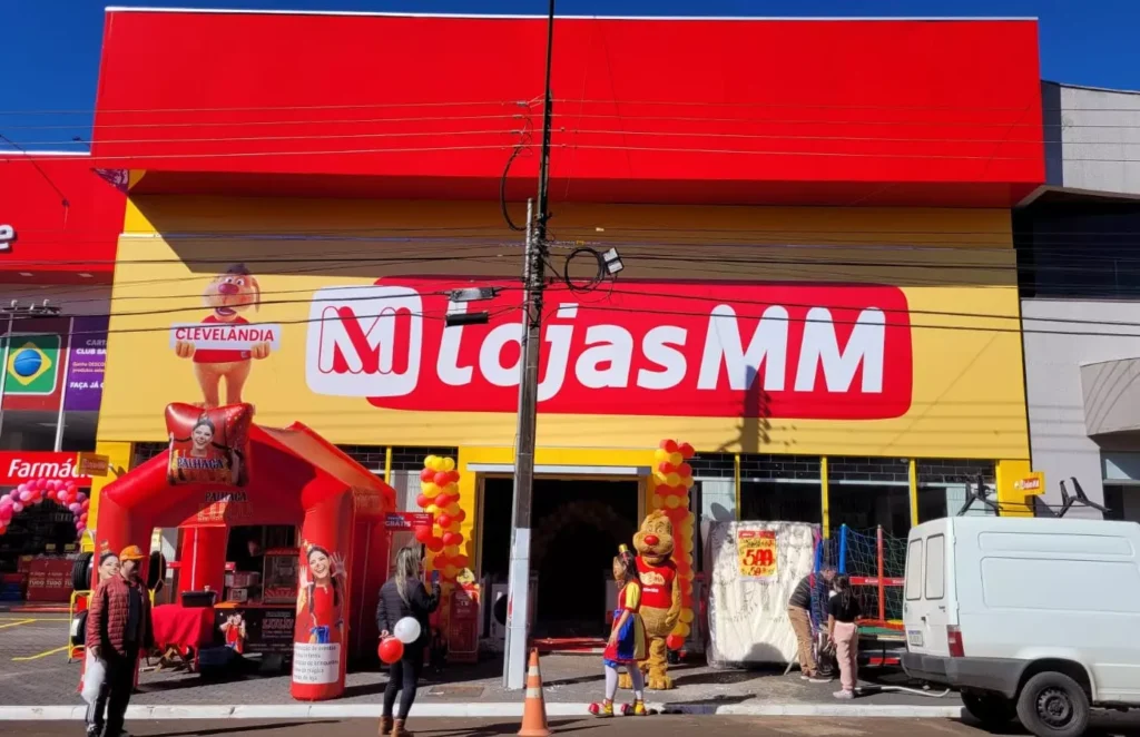 A loja está localizada na Avenida Nossa Senhora da Luz, 377, Centro - Clevelândia - PR.
