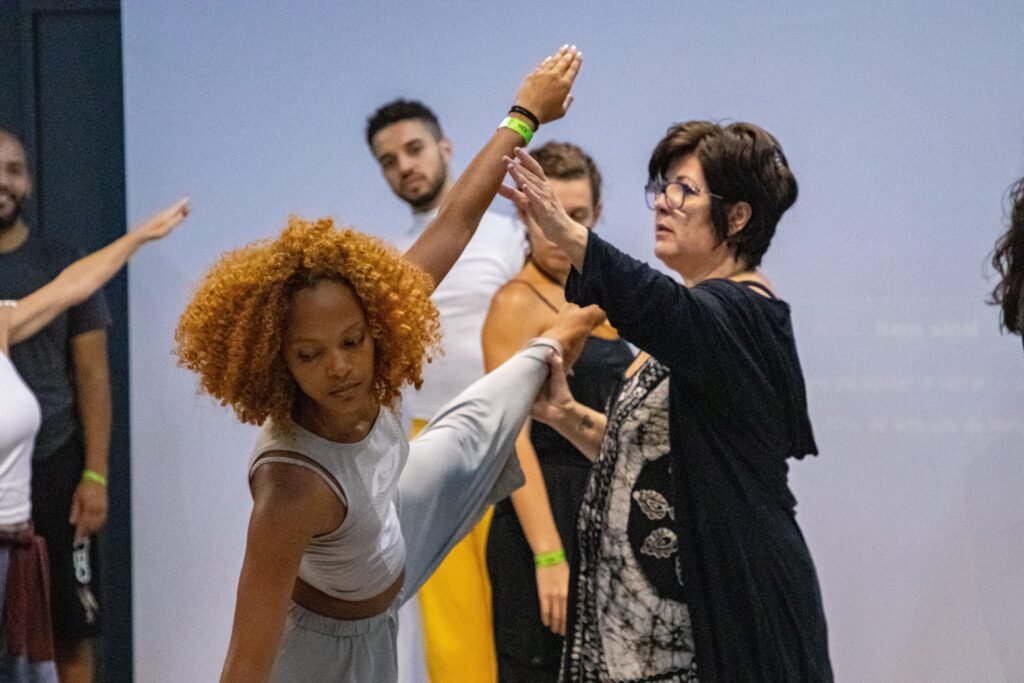 Aula de dança moderna - Foto Camilo Barbosa - Acervo São Paulo Escola de Dança