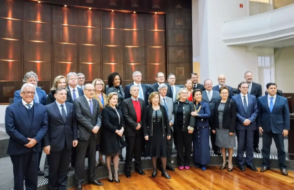 Ministra e desembargadores do TRT do Paraná