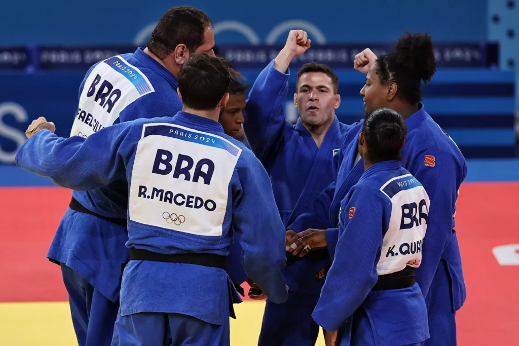 Equipe do Brasil conquista o Bronze. Fotos: Jogos Olímpicos Paris 2024 - Judô por equipes - Foto: Miriam Jeske/COB