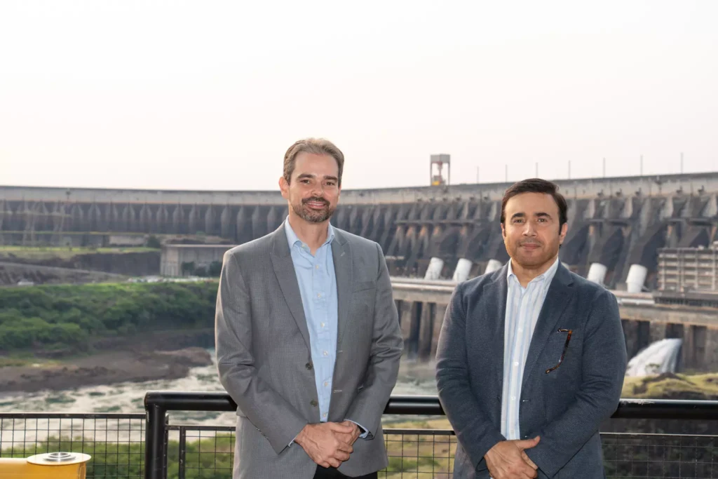 O delegado Marcos Farias, chefe da Assessoria de Informações da Itaipu, e Valdecy Urquiza, da Interpol