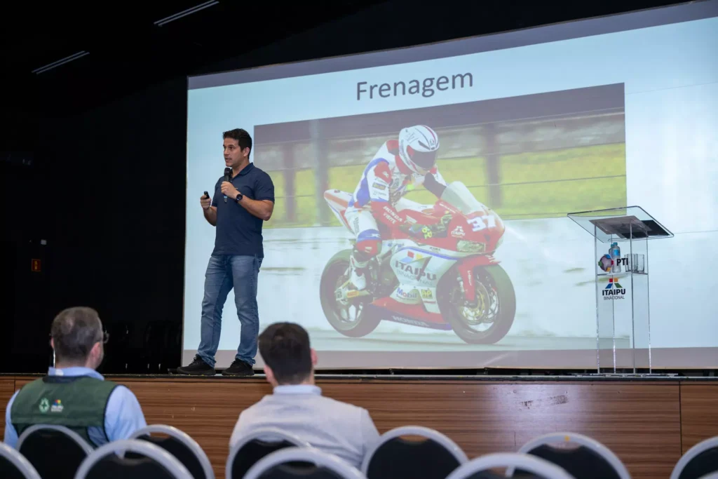 direção defensiva voltado para motociclistas