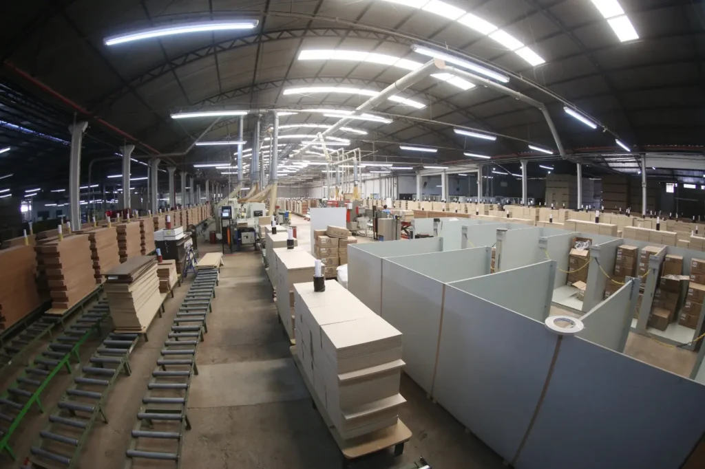 Indústria moveleira tem mais de 21,7 mil empresas em todo Brasil. O setor emprega cerca de 270,6 mil trabalhadores diretos e indiretos. CRED: Gelson Bampi / FIEP