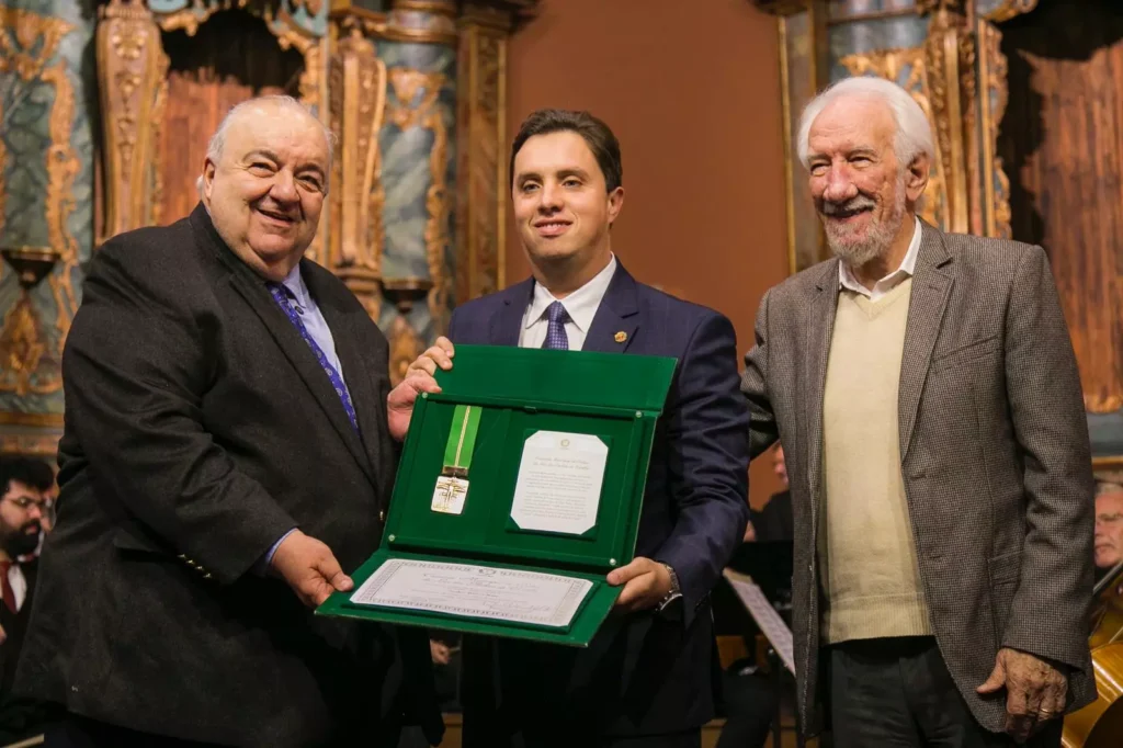 Rafael Greca, prefeito de Curitiba, Rafael Maia, sócio-fundador da agência Air Promo e Darci Piana, vice-governador do Paraná Créditos: Pedro Ribas