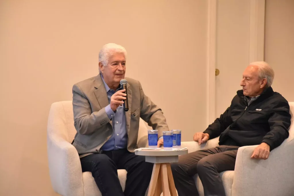 Roberto Requião e Antonio Deggerone,presidente da ACP