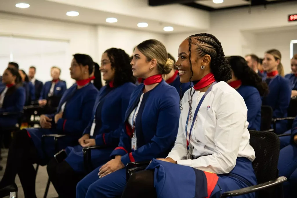 LATAM Brasil prevê finalizar o ano com 700 novos comissários de voo em seu quadro de colaboradores. Fotos: Formatura. Crédito: Divulgação LATAM