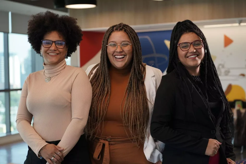 (Tuanny, trainee People; Juliana, Trainee EHS e Rita, Trainee Vendas/Foto: Felipe Murgas)