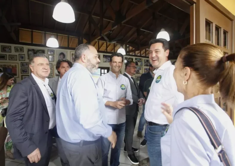 curitiba_eduardo e prefeitos com ratinho (1)