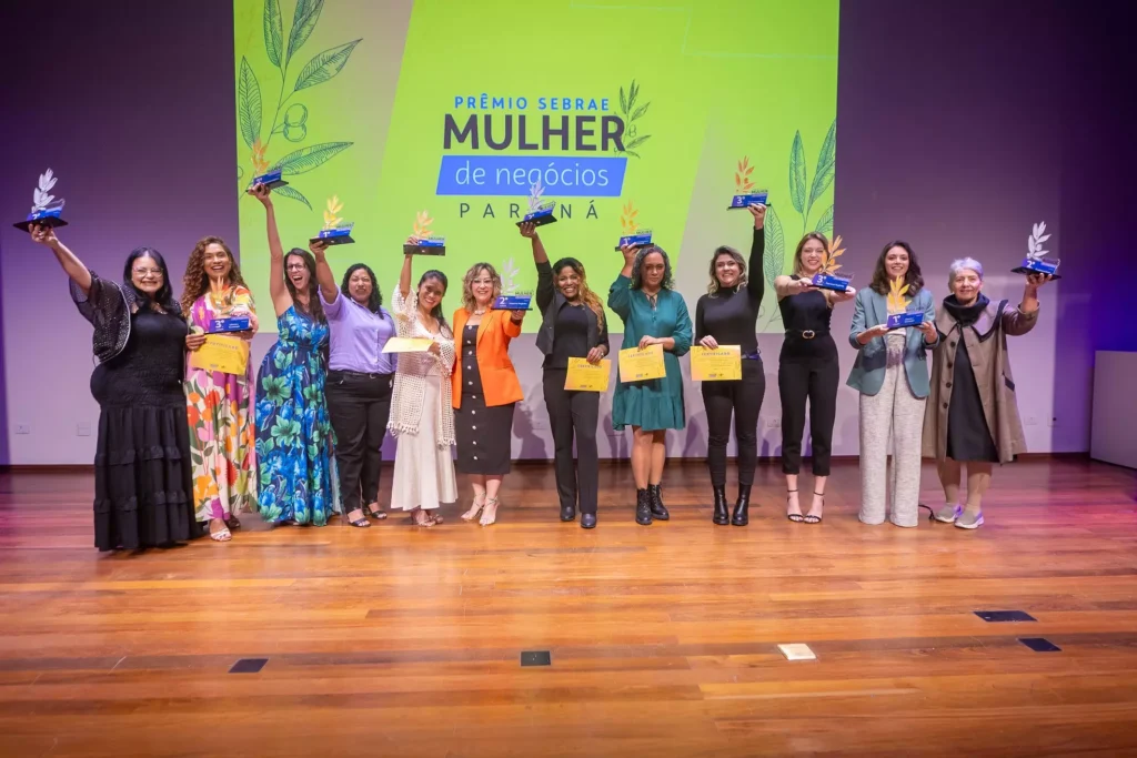 As doze vencedoras do Prêmio Sebrae Mulher de Negócios - Etapa Paraná.