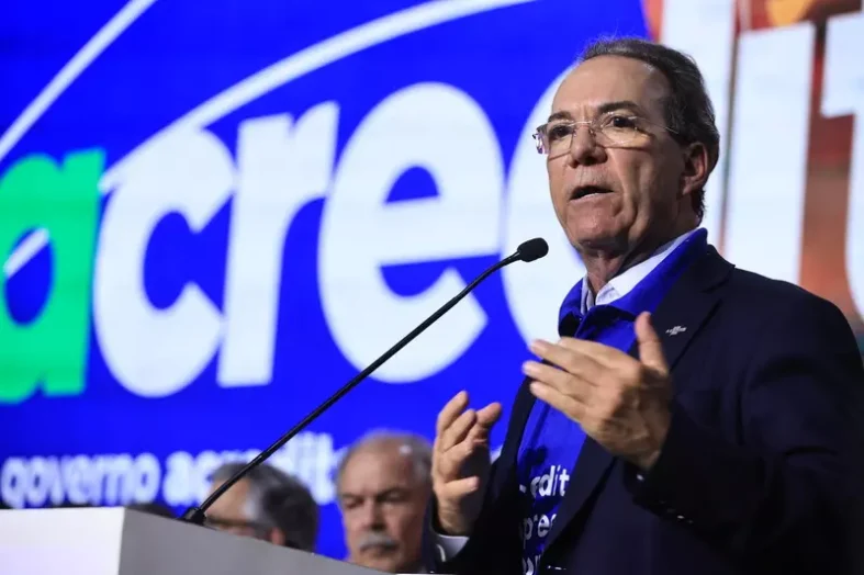 O presidente do Sebrae Décio Lima, durante o lançamento do programa Acredita