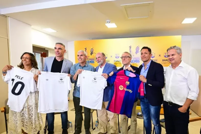 Seleção Pelé Pequeno Príncipe enfrenta Barça Legends em Curitiba em comemoração do Dia do Rei Pelé