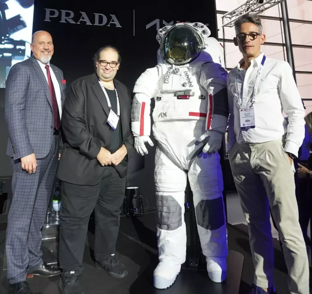 Foto: Presidente da Axion - Matt Ondler, Sérgio Sacani e Welliton Girotto durante o evento