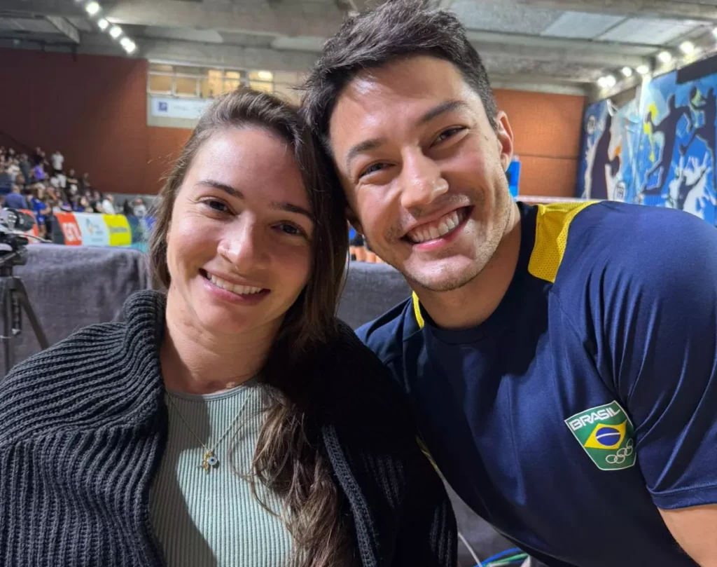 Laís Souza visita o Esporte Clube Pinheiros