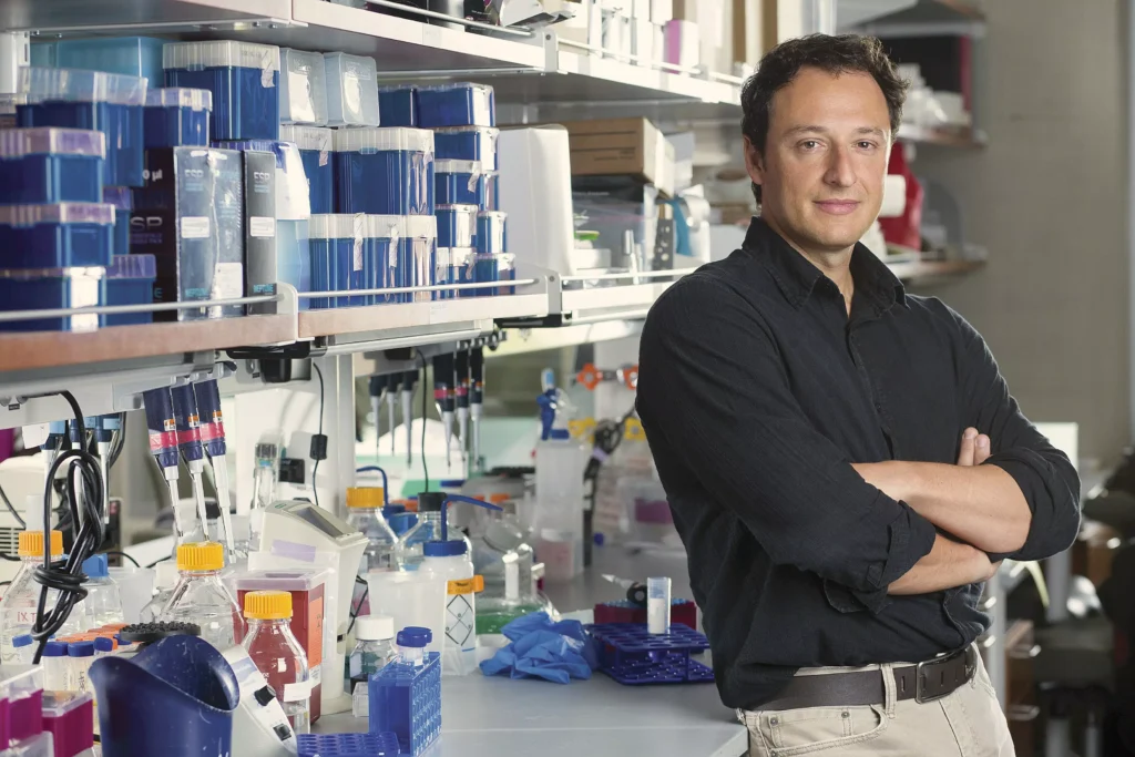 O Prof. Dr. Alysson Muotri, no Muotri Lab, na Universidade da Califórnia em San Diego