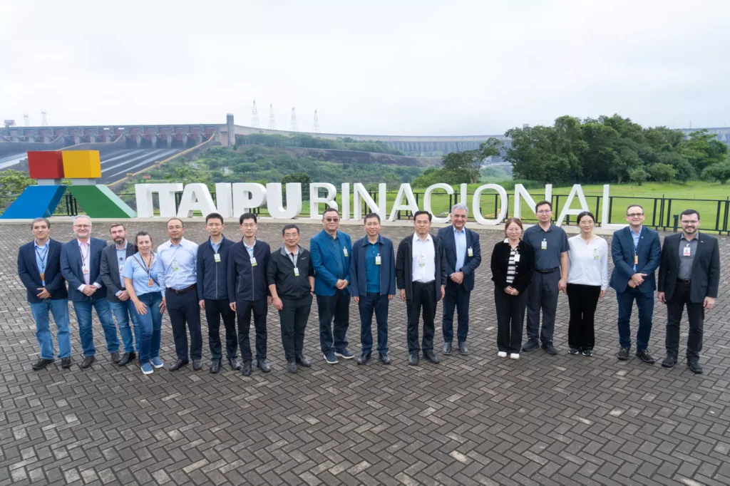itaipu-comitiva-chinesa