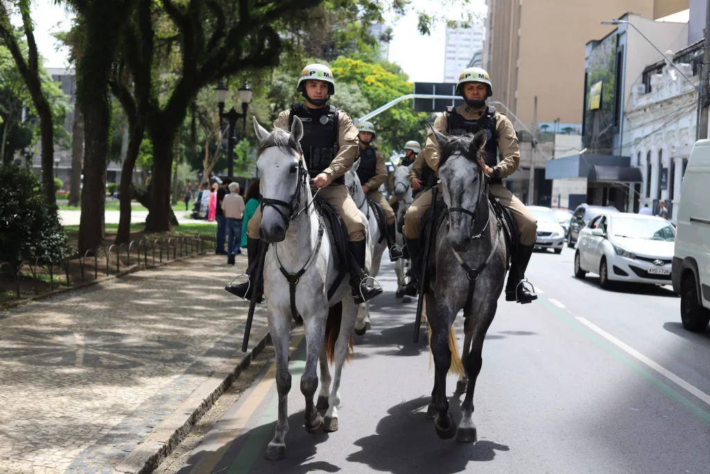 pmpr_curitiba__cavalaria nas ruas
