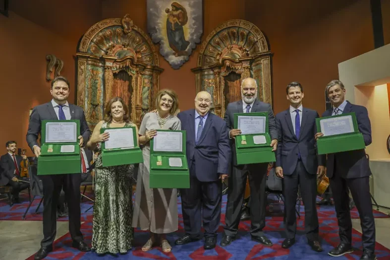 comena_luz_dos_pinhais__greca e homenageados final governo