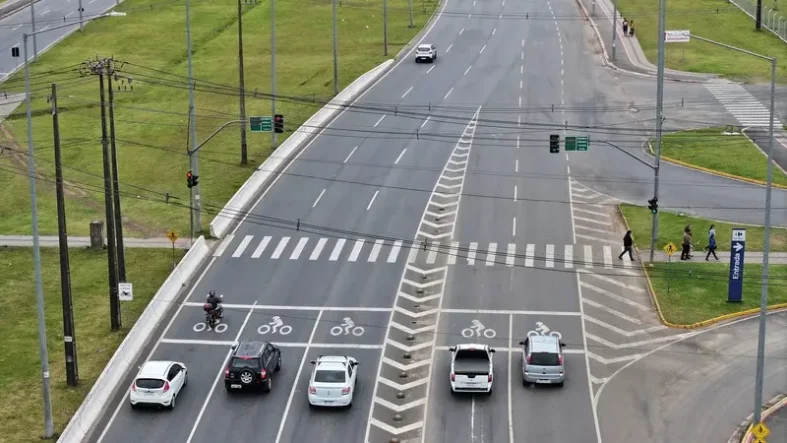 rodovia João Leopoldo Jacomel em frente ao Carrefour