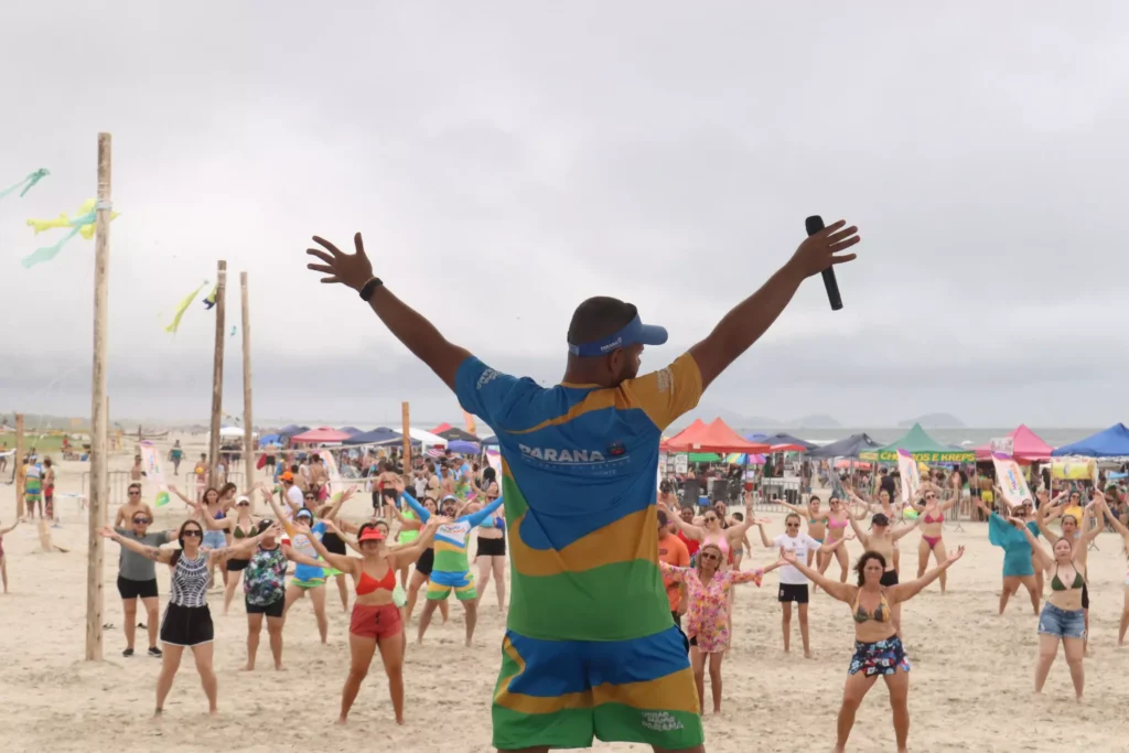 2024-verão maior ginástica a praia
