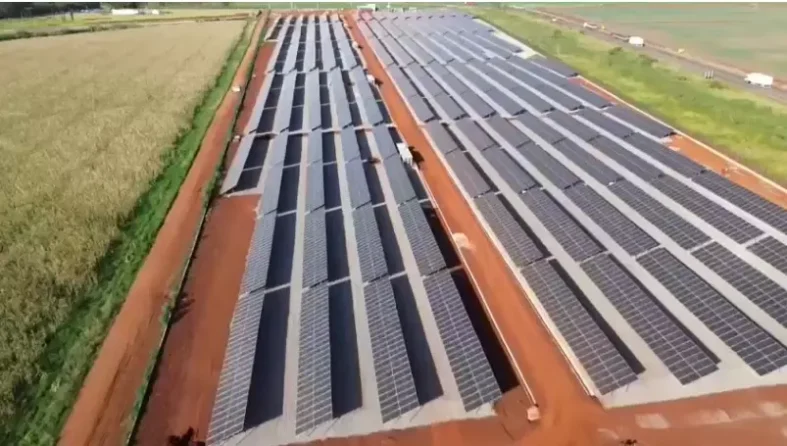 Usina fotovoltaica do Tribunal de Justiça do Estado do Paraná (TJPR) fica em Campo Mourão. Fotos: Divulgação.