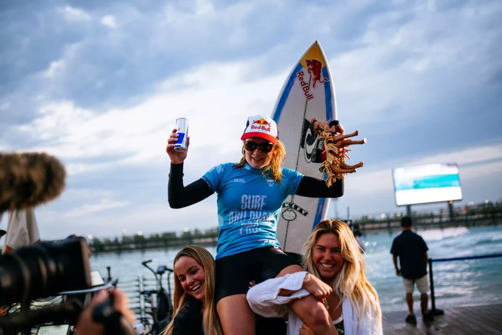 Caitlin Simmers vence o WSL Surf Abu Dhabi Pro 2025