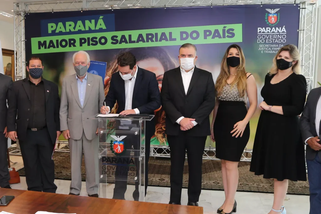 _ratinho assina salário mínimo regional