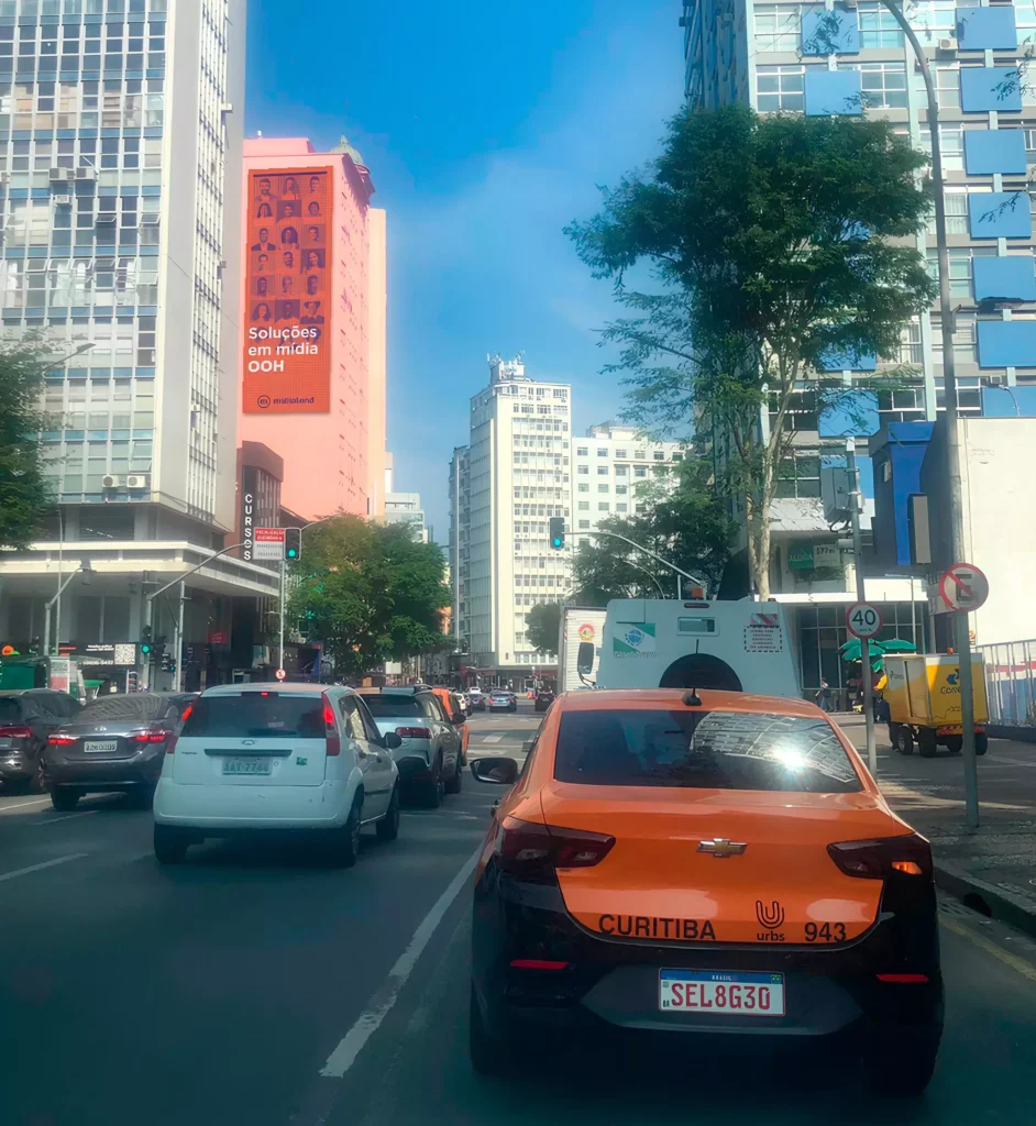 Trecho entre Travessa da Lapa e a Rua Desembargador Westphalen (na altura da Praça Zacarias), com 592 metros, tem capacidade para ter 20 mil m² em publicidade. Luiz Fernando Silva