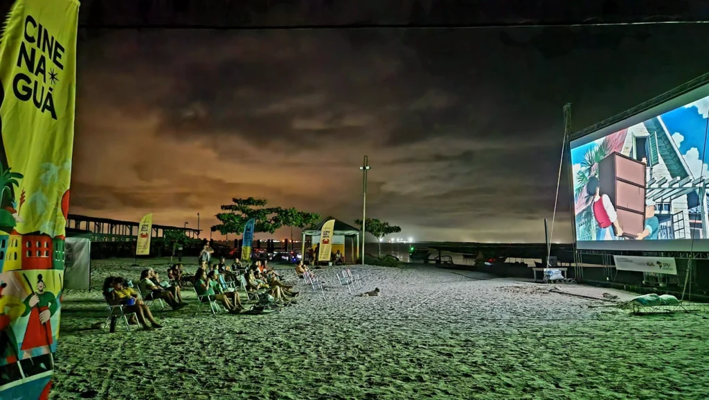 Exibicoes-de-classicos-do-cinema-na-Praia-do-Trapiche-na-Ilha-do-Meio-pelo-Cinenagua-em-2024-Cred-Felipe-Almeida-TIPMIDIA