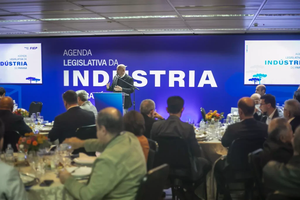 Fiep entrega Agenda Legislativa da Indústria 2025