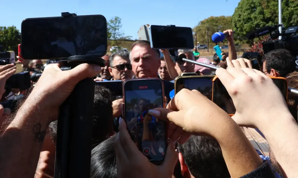 bolsonaro brasíla após tornozeleira