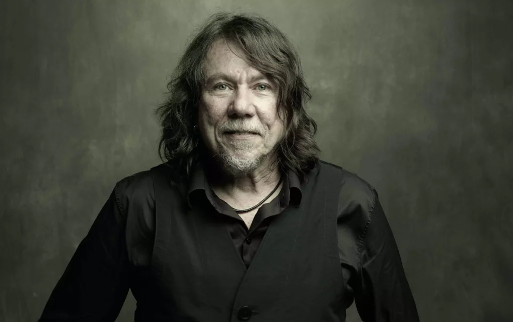 Lenine-vencedor-de-sete-Grammys-Latino-sera-uma-das-atracoes-do-Festival-Paulo-Leminski-2025-Cred.-Jairo-Goldflus