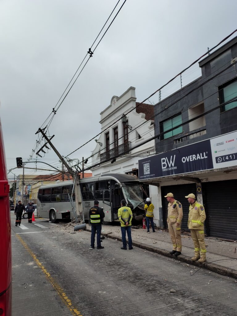 LIGEIRINHO VAZIO INVADE LOJA