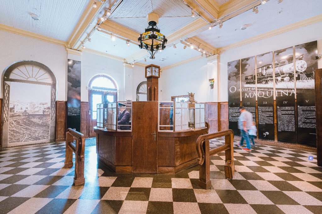 O empreendimento mantém viva a história da cidade com o Museu Ferroviário de Curitiba