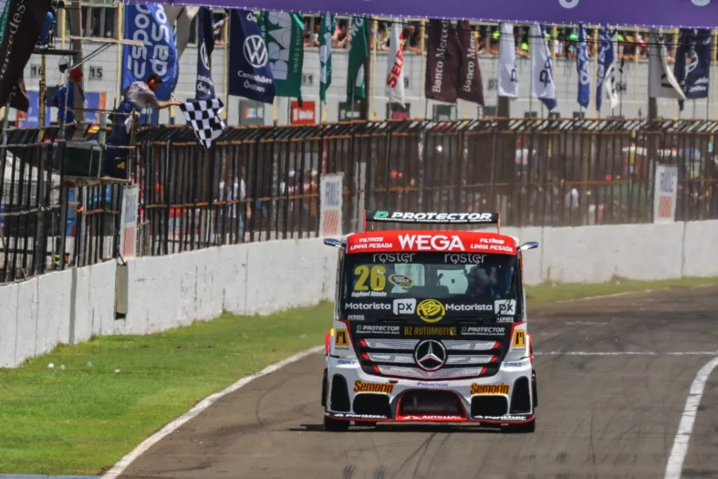 Pilotos ASG Motorsport celebram conquistas em Londrina(Rodrigo Ruiz/RR Media)