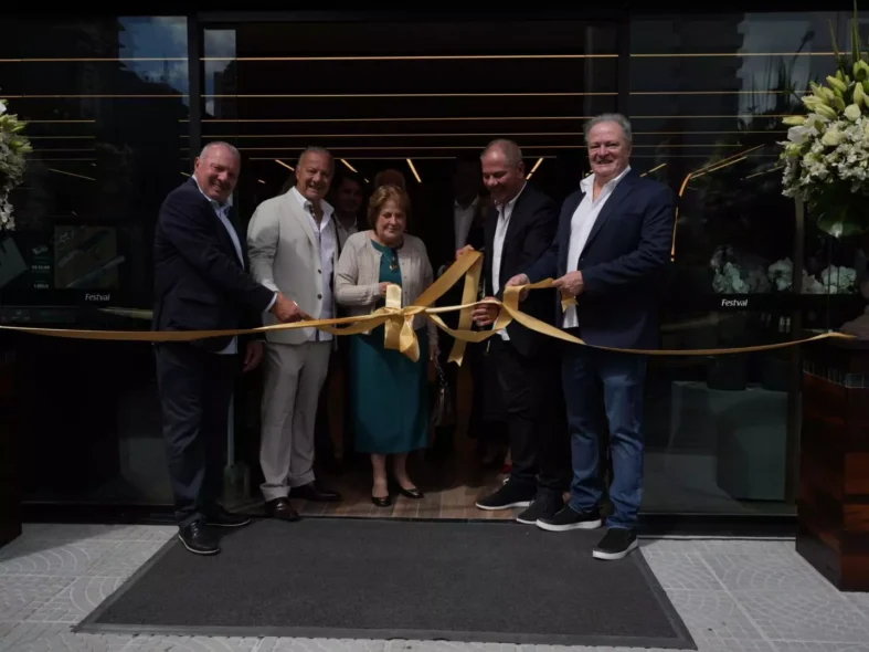A empresária Bernadete Demeterco participou da inauguração da loja localizada no mesmo endereço onde funcionava o Mercadorama Juvevê.Allan Passos