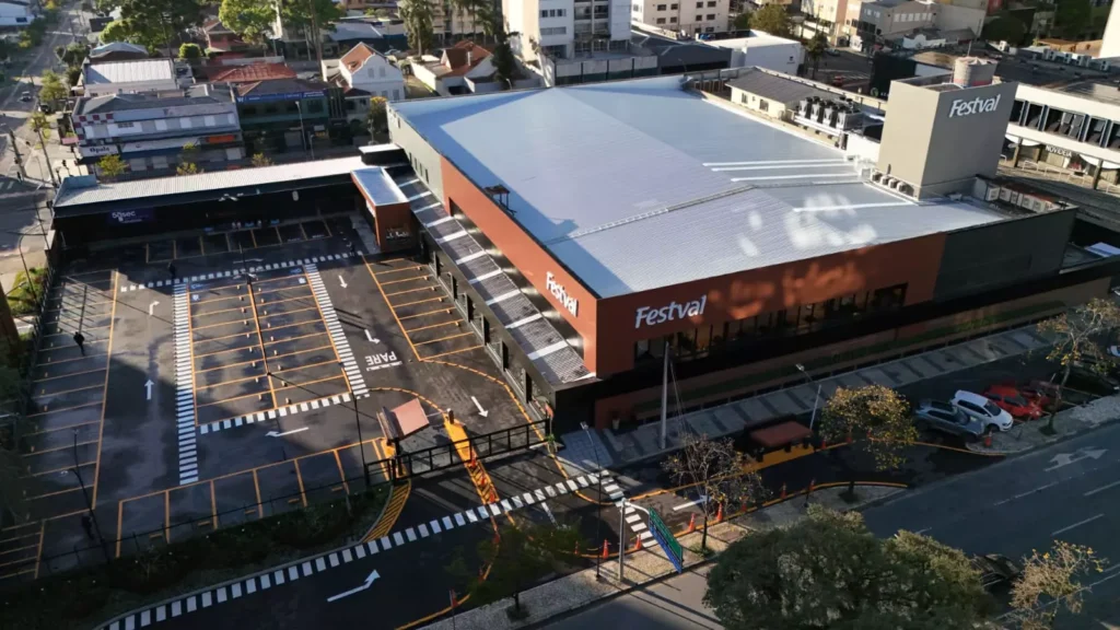 Festval Juvevê é a 31ª unidade da rede em Curitiba e Região Metropolitana e está localizado na Avenida João Gualberto, 1573. Allan Passos