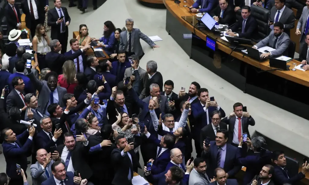 camara derruba IOF