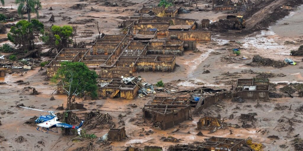hoje-e-dia:-finados,-tragedia-de-mariana-e-favelas-em-destaque