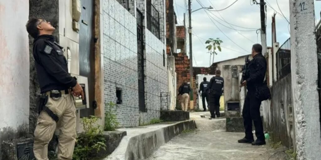 trinta-e-cinco-pessoas-sao-presas-e-uma-e-morta-em-acao-na-bahia