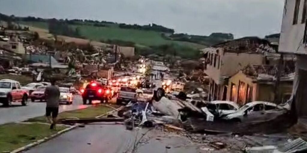 ciclone-causa-destruicao,-deixa-4-mortos-e-400-feridos-no-parana