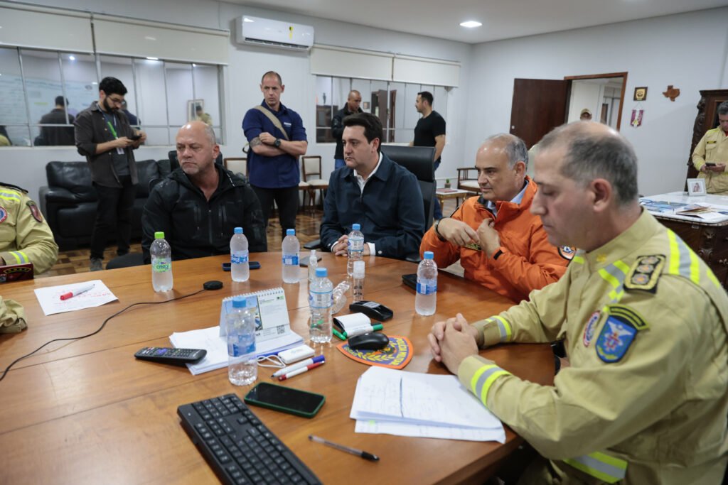 governo-manda-dezenas-de-bombeiros-e-equipes-da-saude-para-auxiliar-rio-bonito-do-iguacu
