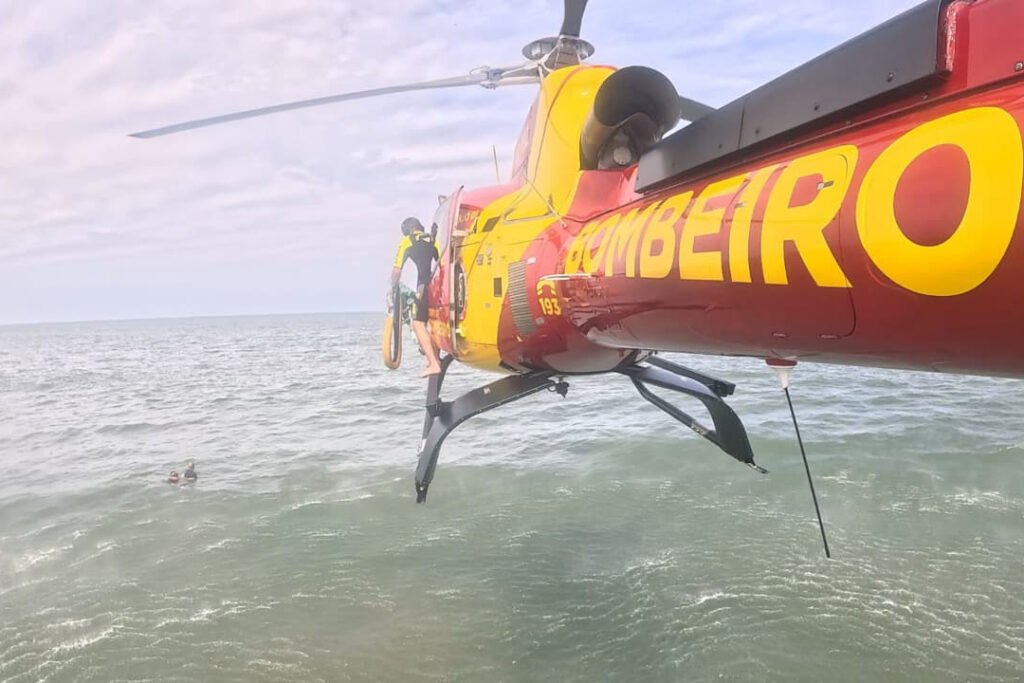 apos-treinamento,-helicoptero-do-corpo-de-bombeiros-ja-esta-de-prontidao-no-litoral