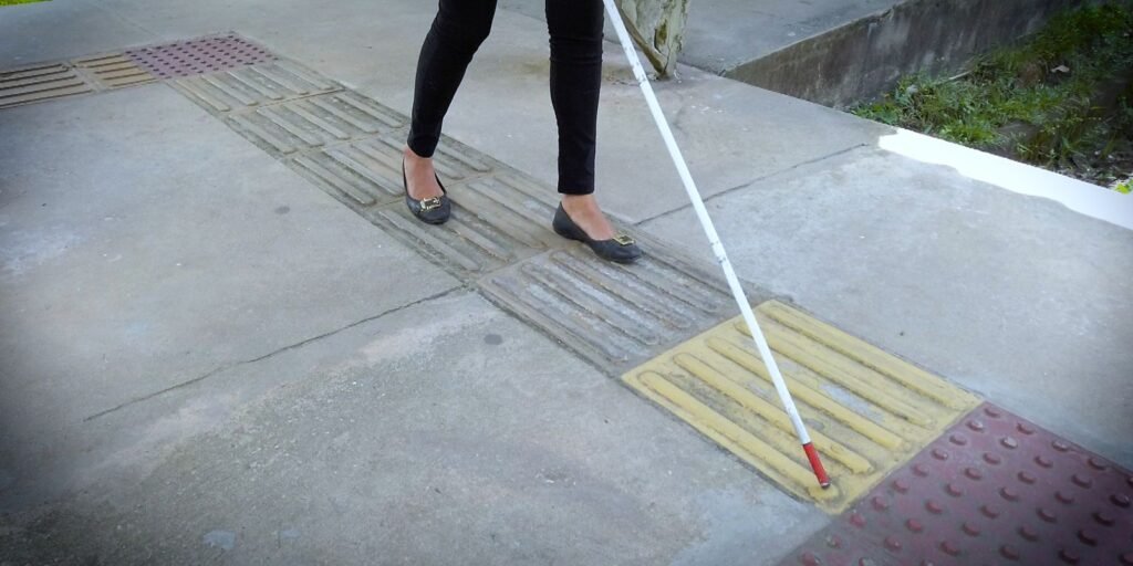 hoje-e-dia:-dezembro-vermelho,-pessoas-com-deficiencia-e-samba-em-foco