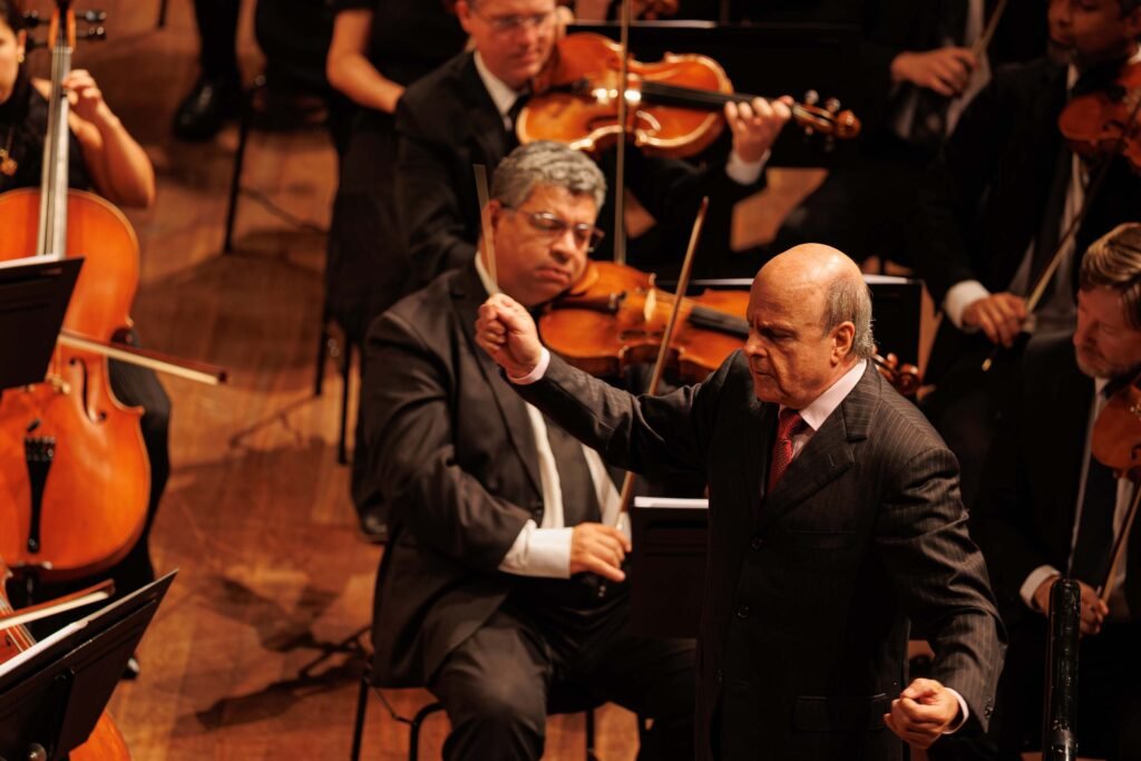 orquestra-sinfonica-do-parana-lota-o-guairao-no-concerto-que-encerrou-a-temporada-de-2025