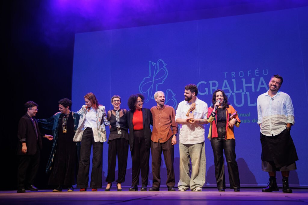 50-anos:-entrega-do-trofeu-gralha-azul-traz-a-diversidade-do-teatro-paranaense