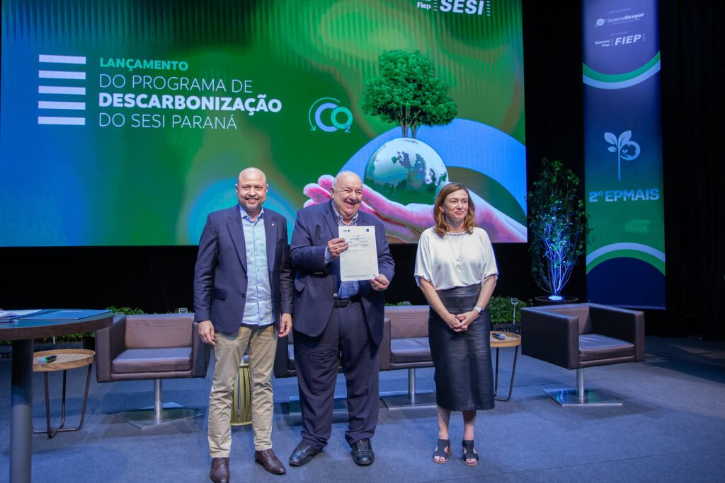 brde-firma-parceria-para-apoiar-descarbonizacao-da-industria-paranaense
