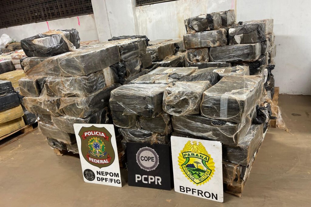 pmpr,-pcpr-e-pf-prendem-tres-pessoas-e-apreendem-quase-4-toneladas-de-maconha-no-oeste