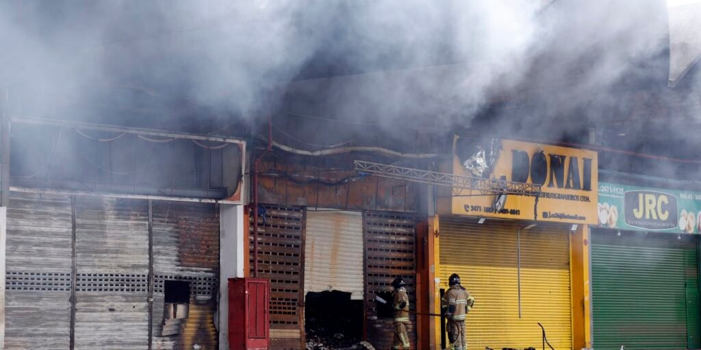 incendio-no-ceasa/rio-esta-controlado;-bombeiros-trabalham-no-rescaldo